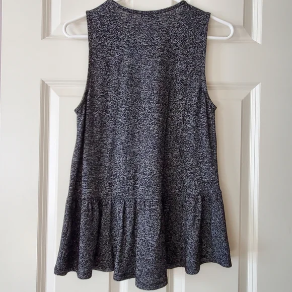 NWT Express Criss-cross Neck Sleeveless Top Sz M - Picture 2 of 6
